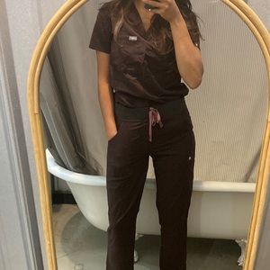 Figs brown scrub set